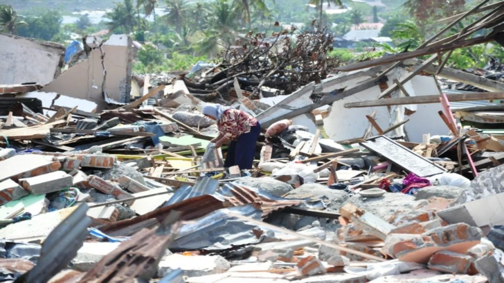 زلزال بحر باندا إندونيسيا