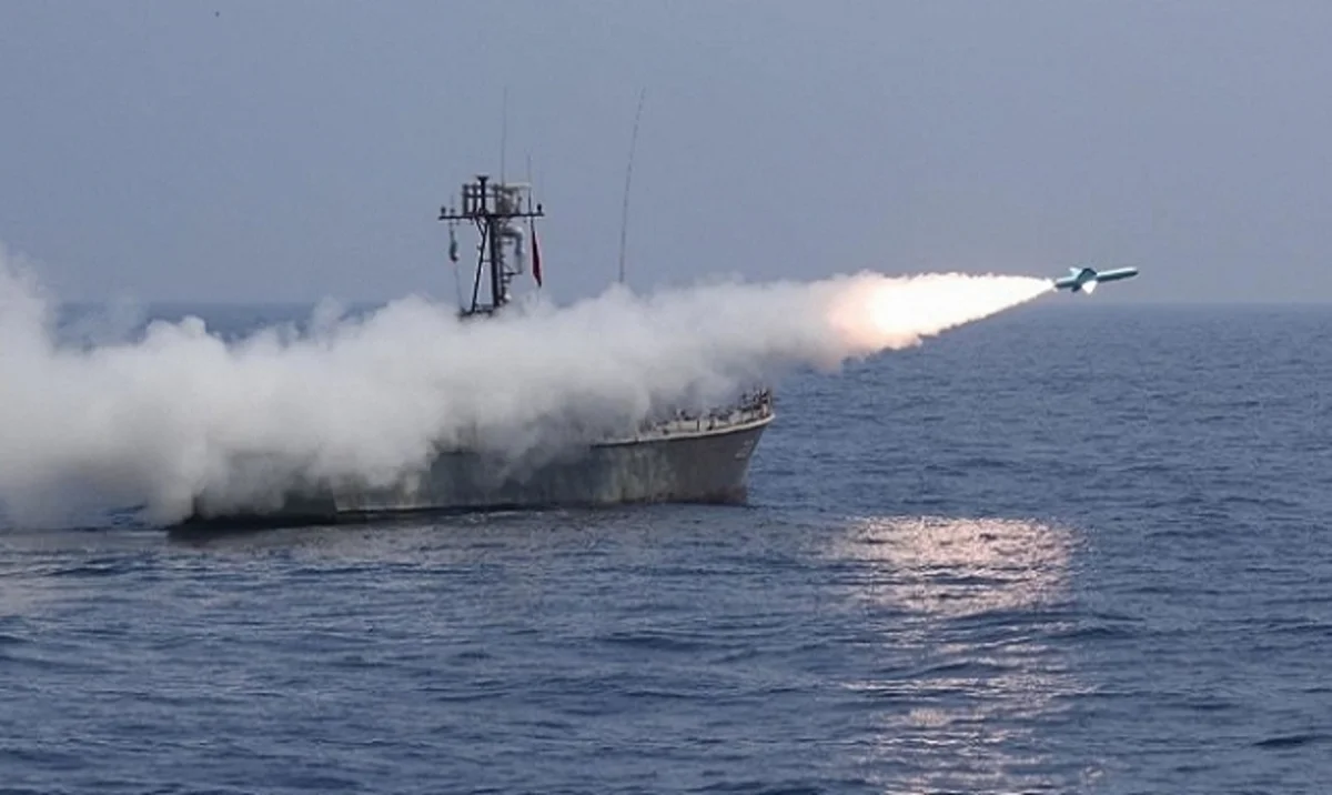 الولايات المتحدة تُسقط طائرة مسيرة وصاروخًا بالستيًا للحوثيين في جنوب البحر الأحمر